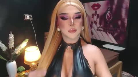 Snapshot of hugecockchristine chatting on 04/05/26, 05:43 Christine online show from 04/05/26, 05:43