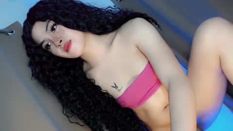 Snapshot of hugecockyanny chatting on 12/12/24, 10:24 Yhanie online show from 12/12/24, 10:24