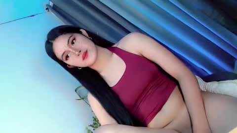 Snapshot of hugecockyanny chatting on 03/13/26, 11:44 Yhanie online show from 03/13/26, 11:44