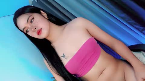 Snapshot of hugecockyanny chatting on 03/20/26, 10:03 Yhanie online show from 03/20/26, 10:03