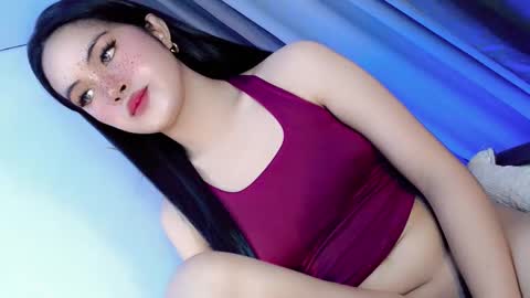 Snapshot of hugecockyanny chatting on 03/31/26, 12:12 Yhanie online show from 03/31/26, 12:12