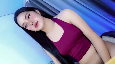 Snapshot of hugecockyanny chatting on 04/01/26, 12:11 Yhanie online show from 04/01/26, 12:11