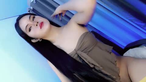 Snapshot of hugecockyanny chatting on 04/02/26, 10:40 Yhanie online show from 04/02/26, 10:40