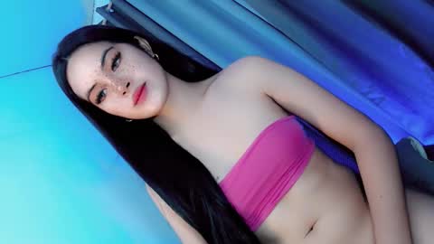 Snapshot of hugecockyanny chatting on 04/16/26, 01:17 Yhanie online show from 04/16/26, 01:17