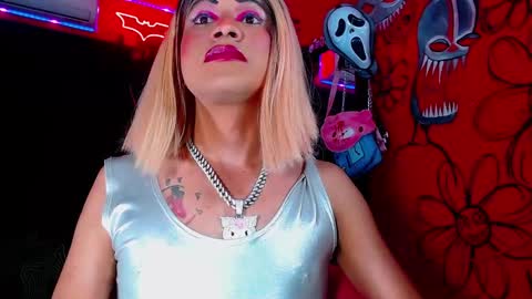 Snapshot of hugedaneska chatting on 03/17/26, 07:12 Danezka online show from 03/17/26, 07:12