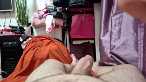 Snapshot of hugedick2469 chatting on 01/26/25, 12:05 hugedick2469 online show from 01/26/25, 12:05