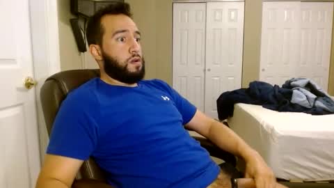 Snapshot of hugedicktop chatting on 02/18/25, 06:15 Big Dick Top online show from 02/18/25, 06:15