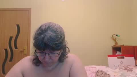 Snapshot of hugetitsxxx chatting on 12/30/24, 03:25 HugeTitsXXX online show from 12/30/24, 03:25