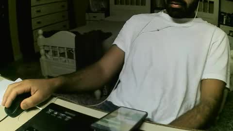 Snapshot of hugeveiny chatting on 11/17/25, 07:47 hugeveiny online show from 11/17/25, 07:47