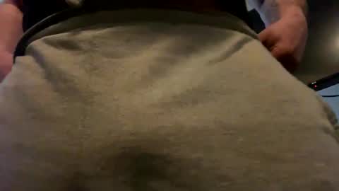 Snapshot of hughfat chatting on 02/16/25, 02:00 hughfat online show from 02/16/25, 02:00