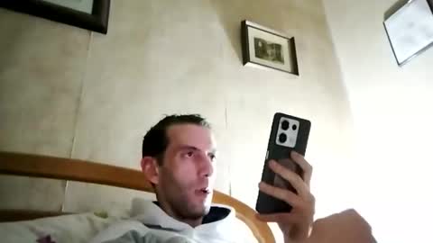 Snapshot of hugo25_xxx chatting on 12/17/25, 01:55 AdriBigcock online show from 12/17/25, 01:55