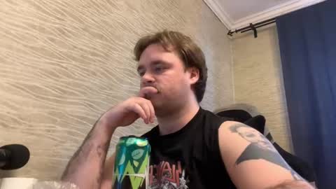 Snapshot of hugo__brad chatting on 03/08/26, 02:32 Hugo online show from 03/08/26, 02:32