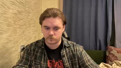 Snapshot of hugo__brad chatting on 03/22/26, 01:42 Hugo online show from 03/22/26, 01:42