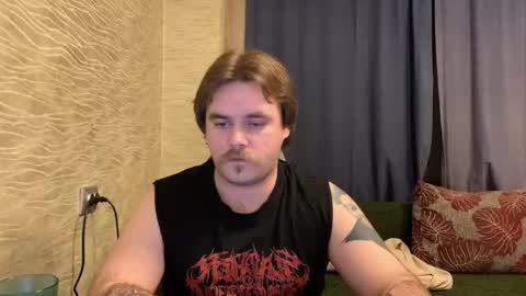 Snapshot of hugo__brad chatting on 03/22/26, 06:44 Hugo online show from 03/22/26, 06:44