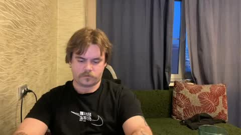 Snapshot of hugo__brad chatting on 03/28/26, 05:01 Hugo online show from 03/28/26, 05:01