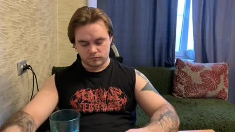 Snapshot of hugo__brad chatting on 04/03/26, 03:10 Hugo online show from 04/03/26, 03:10