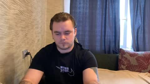 Snapshot of hugo__brad chatting on 04/05/26, 11:40 Hugo online show from 04/05/26, 11:40