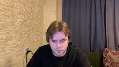 Snapshot of hugo__brad chatting on 04/06/26, 07:37 Hugo online show from 04/06/26, 07:37