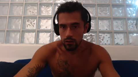Snapshot of hugoanzola chatting on 01/30/25, 02:06 Colombian Milkman online show from 01/30/25, 02:06