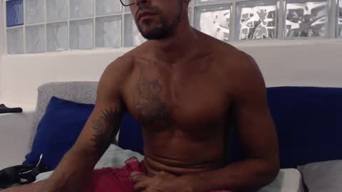 Snapshot of hugoanzola chatting on 02/27/25, 07:55 Colombian Milkman online show from 02/27/25, 07:55