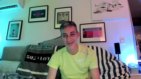 Snapshot of hugolandcam chatting on 12/04/24, 09:02 Hugo online show from 12/04/24, 09:02