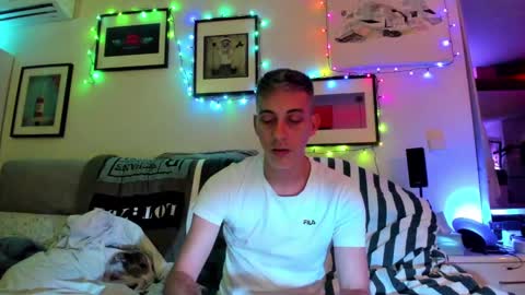 Snapshot of hugolandcam chatting on 12/12/24, 12:27 Hugo online show from 12/12/24, 12:27