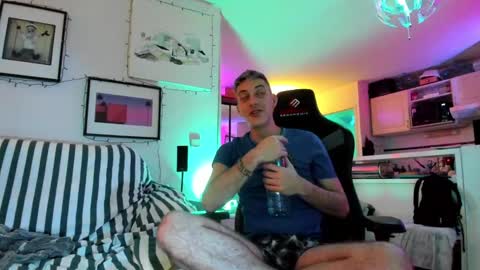 Snapshot of hugolandcam chatting on 12/16/24, 09:20 Hugo online show from 12/16/24, 09:20