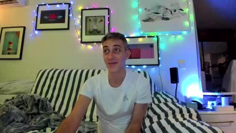 Snapshot of hugolandcam chatting on 12/17/24, 09:16 Hugo online show from 12/17/24, 09:16