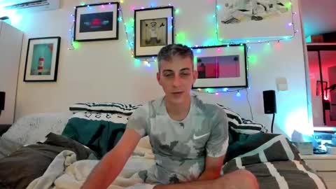 Snapshot of hugolandcam chatting on 12/21/24, 08:54 Hugo online show from 12/21/24, 08:54