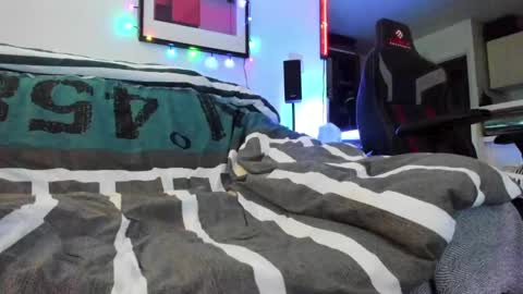 Snapshot of hugolandcam chatting on 12/25/24, 03:49 Hugo online show from 12/25/24, 03:49