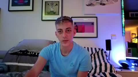 Snapshot of hugolandcam chatting on 01/05/25, 05:41 Hugo online show from 01/05/25, 05:41