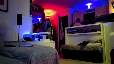 Snapshot of hugolandcam chatting on 01/18/25, 09:55 Hugo online show from 01/18/25, 09:55