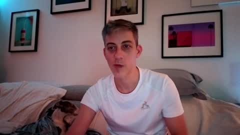 Snapshot of hugolandcam chatting on 01/27/25, 09:22 Hugo online show from 01/27/25, 09:22