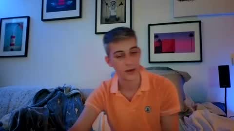 Snapshot of hugolandcam chatting on 01/29/25, 08:56 Hugo online show from 01/29/25, 08:56