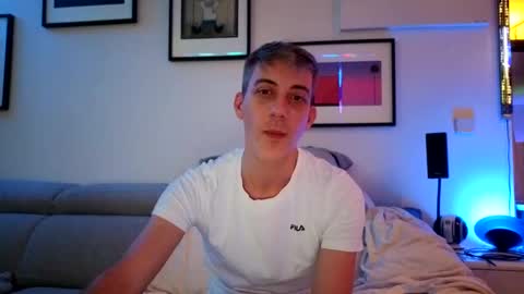 Snapshot of hugolandcam chatting on 01/30/25, 09:04 Hugo online show from 01/30/25, 09:04