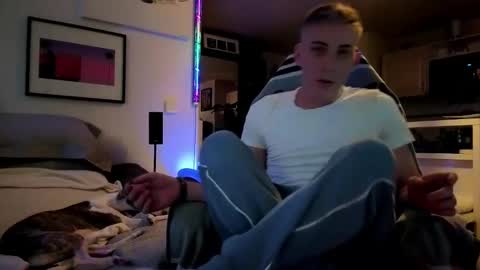 Snapshot of hugolandcam chatting on 02/10/25, 11:34 Hugo online show from 02/10/25, 11:34