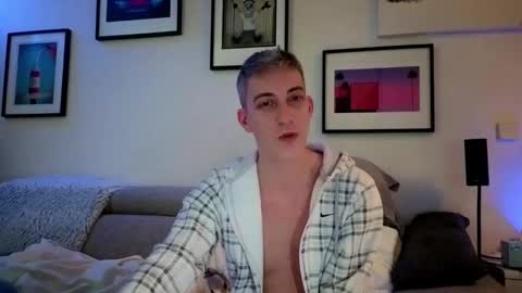 Snapshot of hugolandcam chatting on 02/18/25, 01:11 Hugo online show from 02/18/25, 01:11