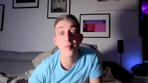 Snapshot of hugolandcam chatting on 02/25/25, 12:25 Hugo online show from 02/25/25, 12:25