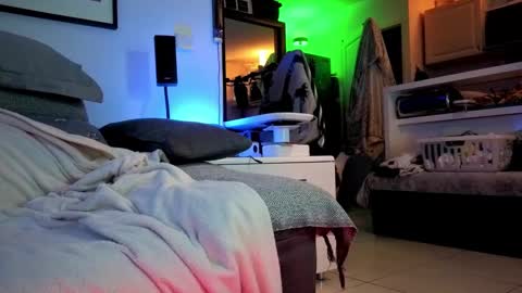 Snapshot of hugolandcam chatting on 02/28/25, 09:12 Hugo online show from 02/28/25, 09:12