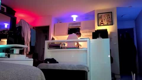 Snapshot of hugolandcam chatting on 03/04/25, 08:38 Hugo online show from 03/04/25, 08:38