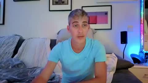 Snapshot of hugolandcam chatting on 09/08/25, 02:49 Hugo online show from 09/08/25, 02:49