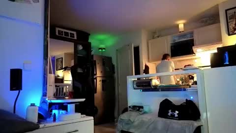 Snapshot of hugolandcam chatting on 09/14/25, 08:30 Hugo online show from 09/14/25, 08:30