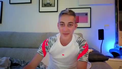 Snapshot of hugolandcam chatting on 10/05/25, 07:34 Hugo online show from 10/05/25, 07:34