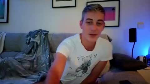 Snapshot of hugolandcam chatting on 10/20/25, 07:58 Hugo online show from 10/20/25, 07:58