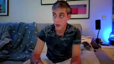 Snapshot of hugolandcam chatting on 10/29/25, 09:16 Hugo online show from 10/29/25, 09:16