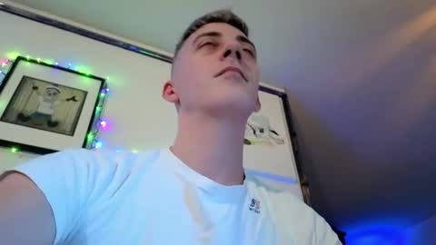 Snapshot of hugolandcam chatting on 12/20/25, 09:55 Hugo online show from 12/20/25, 09:55