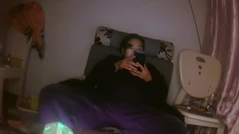 hujiajia520321431 online show from 02/01/26, 12:04