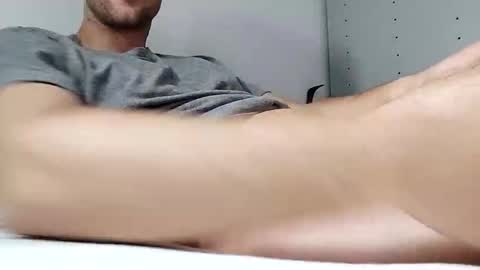 Snapshot of hukssss chatting on 12/21/25, 02:51 hukssss online show from 12/21/25, 02:51