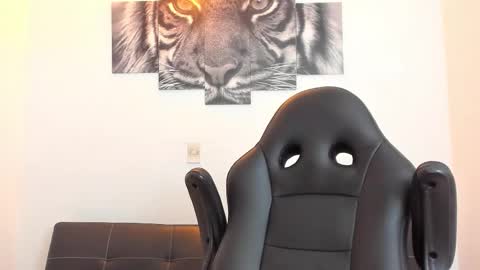 Snapshot of humber_eli chatting on 02/16/26, 11:23 Eli online show from 02/16/26, 11:23