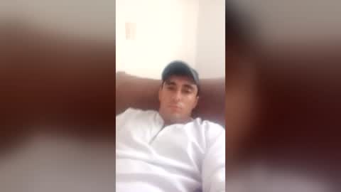 Snapshot of humbertozb chatting on 07/13/26, 12:13 humbertozb online show from 07/13/26, 12:13